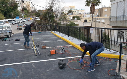 התקנה של מעקה בטיחות