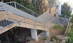 לאחר ביצוע - מבט מהרחוב