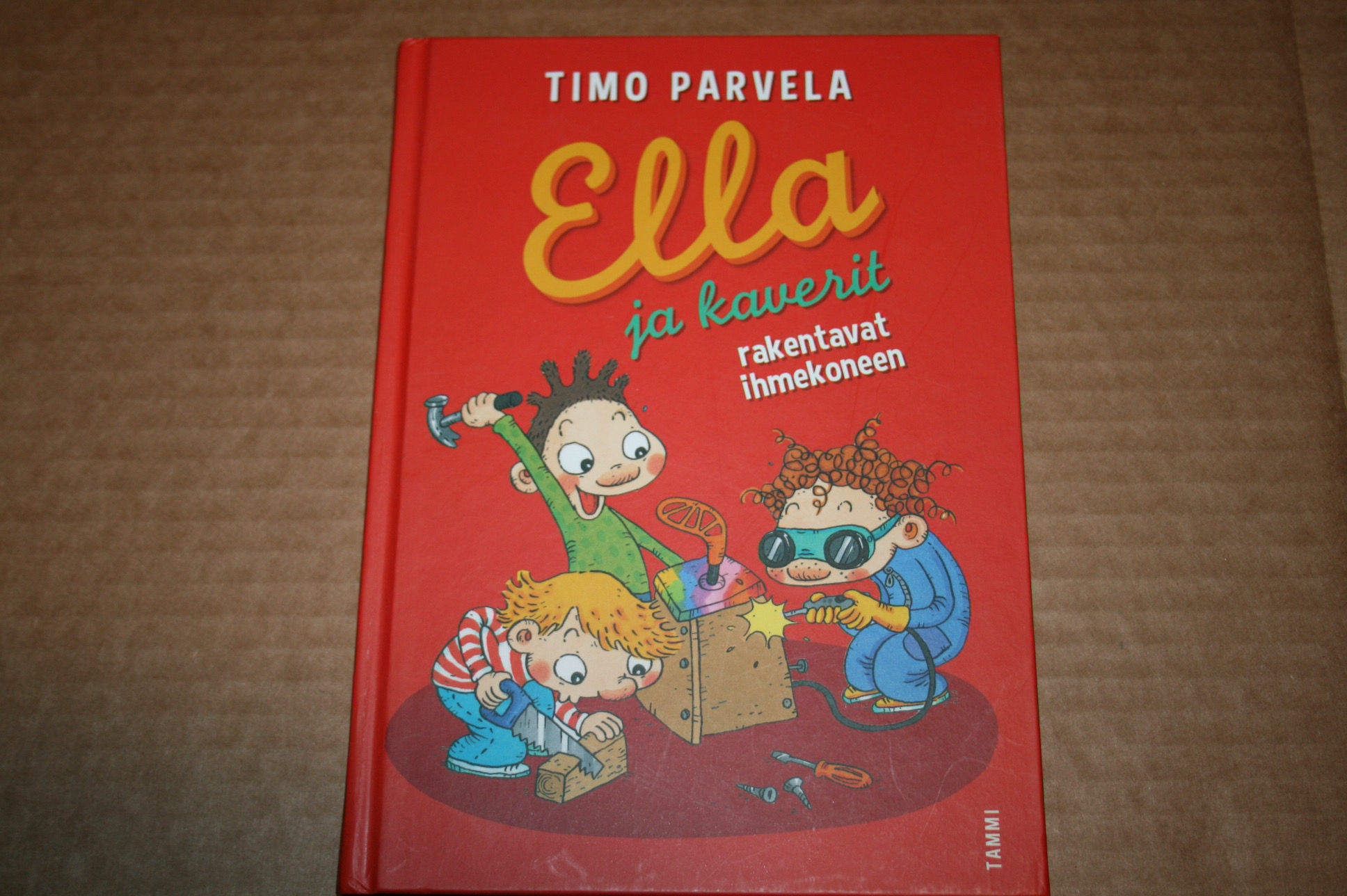 Parvela, Timo & Lindman, Mervi: Ella ja kaverit rakentavat ihmekoneen