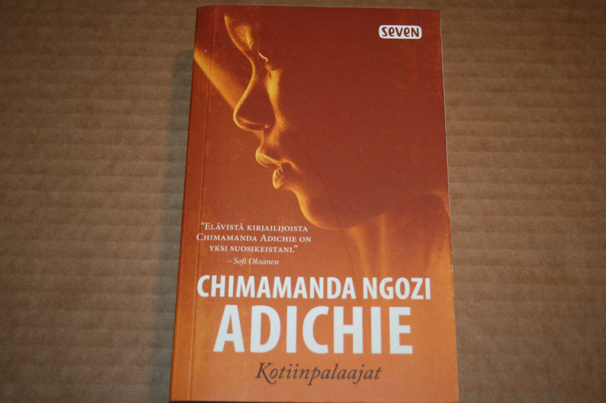 Adichie, Chimamanda Ngozi: Kotiinpalaajat (nigeria)