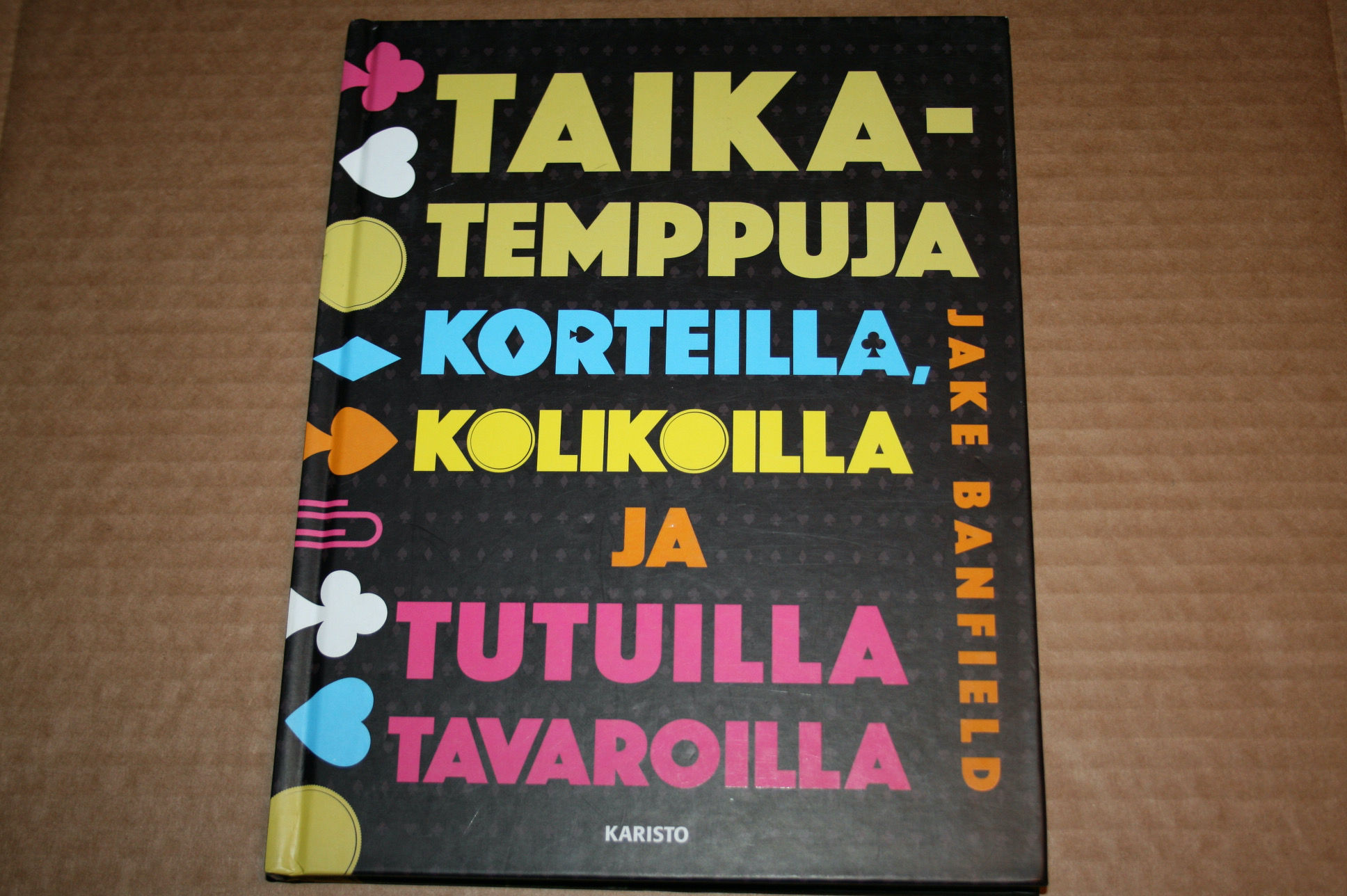 Banfield, Jake: Taikatemppuja korteilla, kolikoilla ja tutuilla tavaroilla