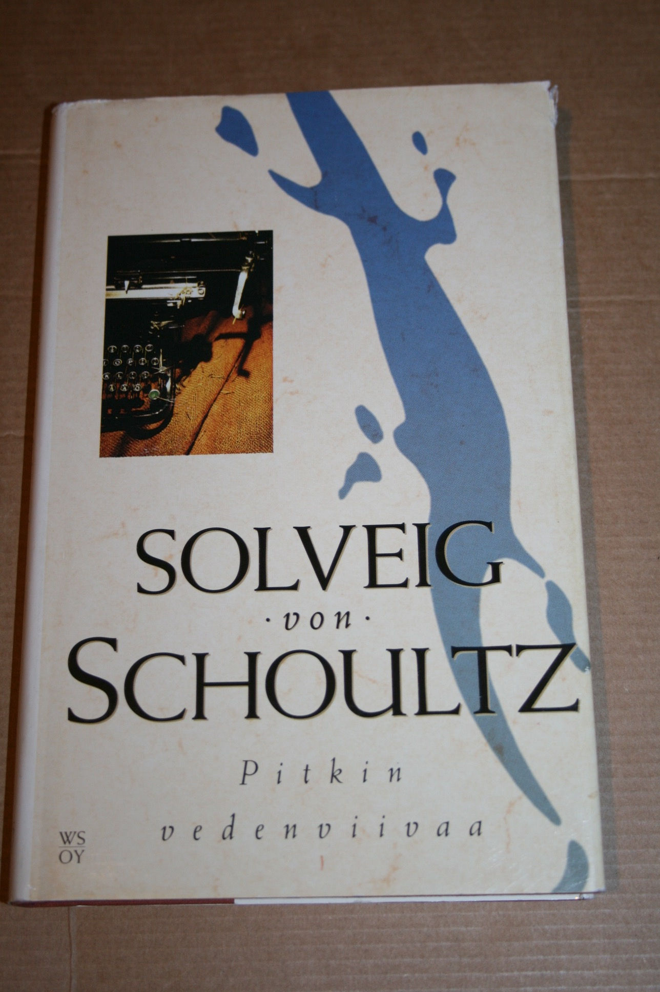 Schoultz, Solveig von: Pitkin vedenviivaa