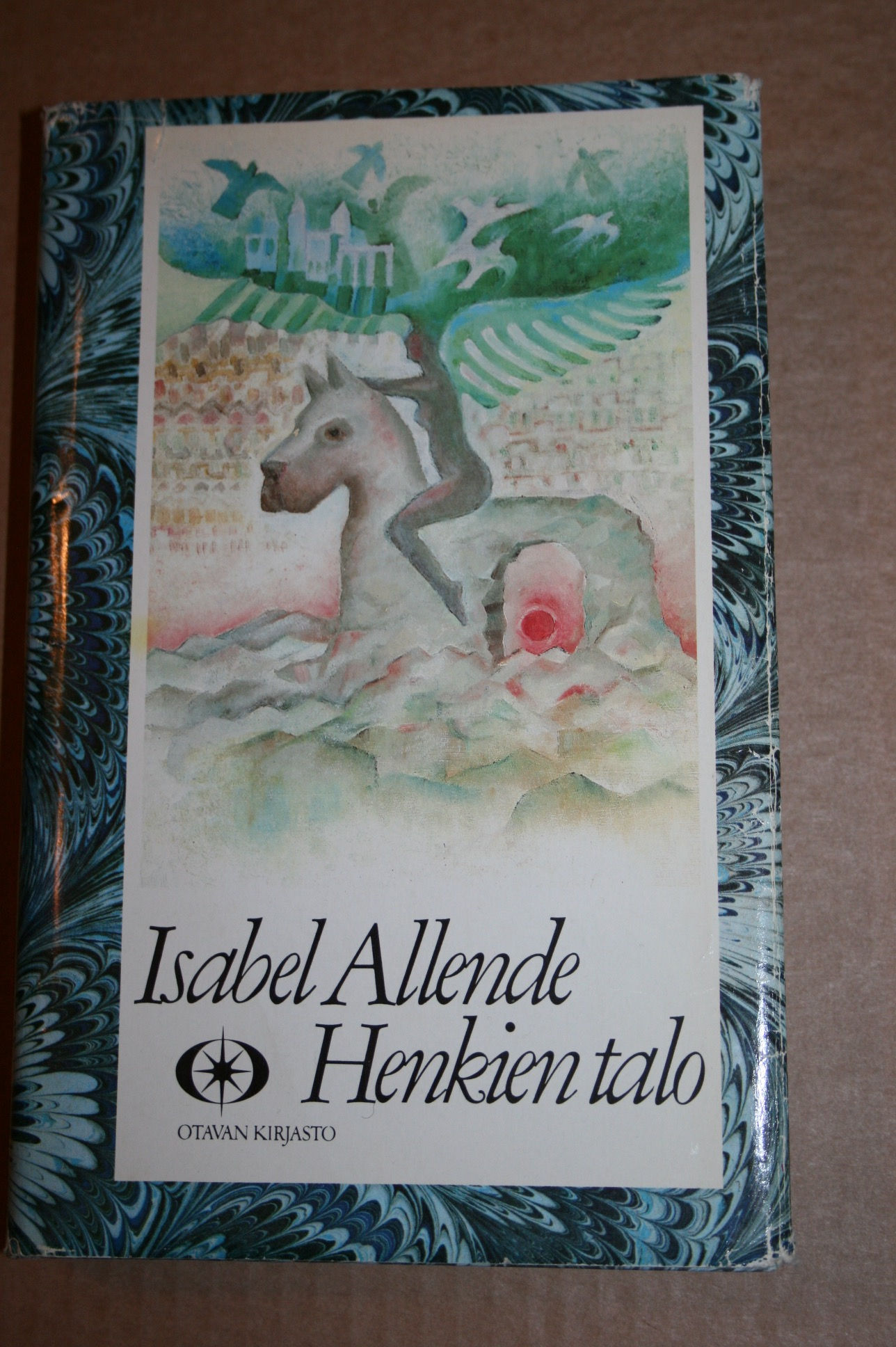 Allende, Isabel: Henkien talo