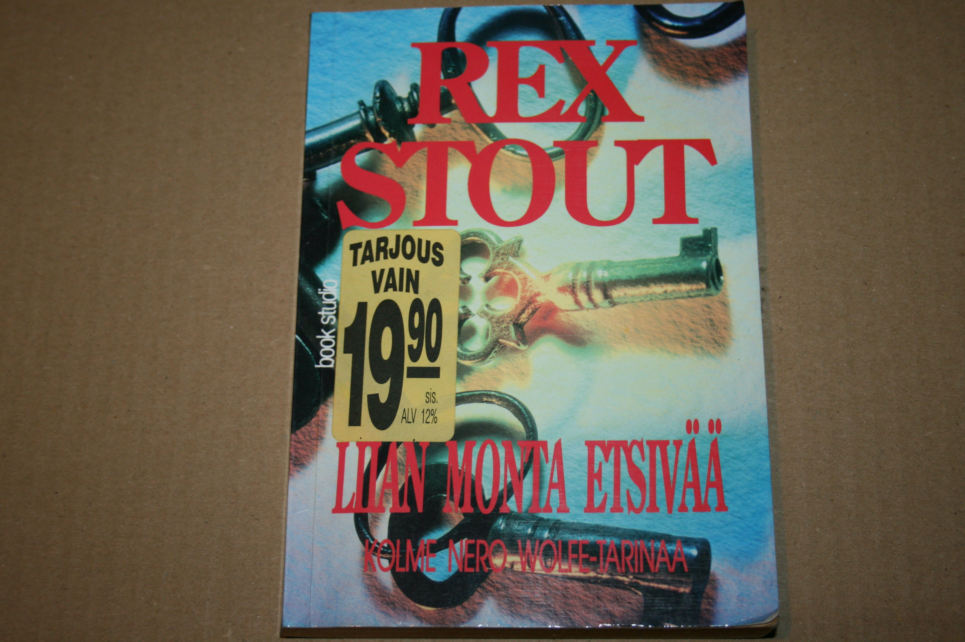 Stout, Rex: Liian monta etsivää