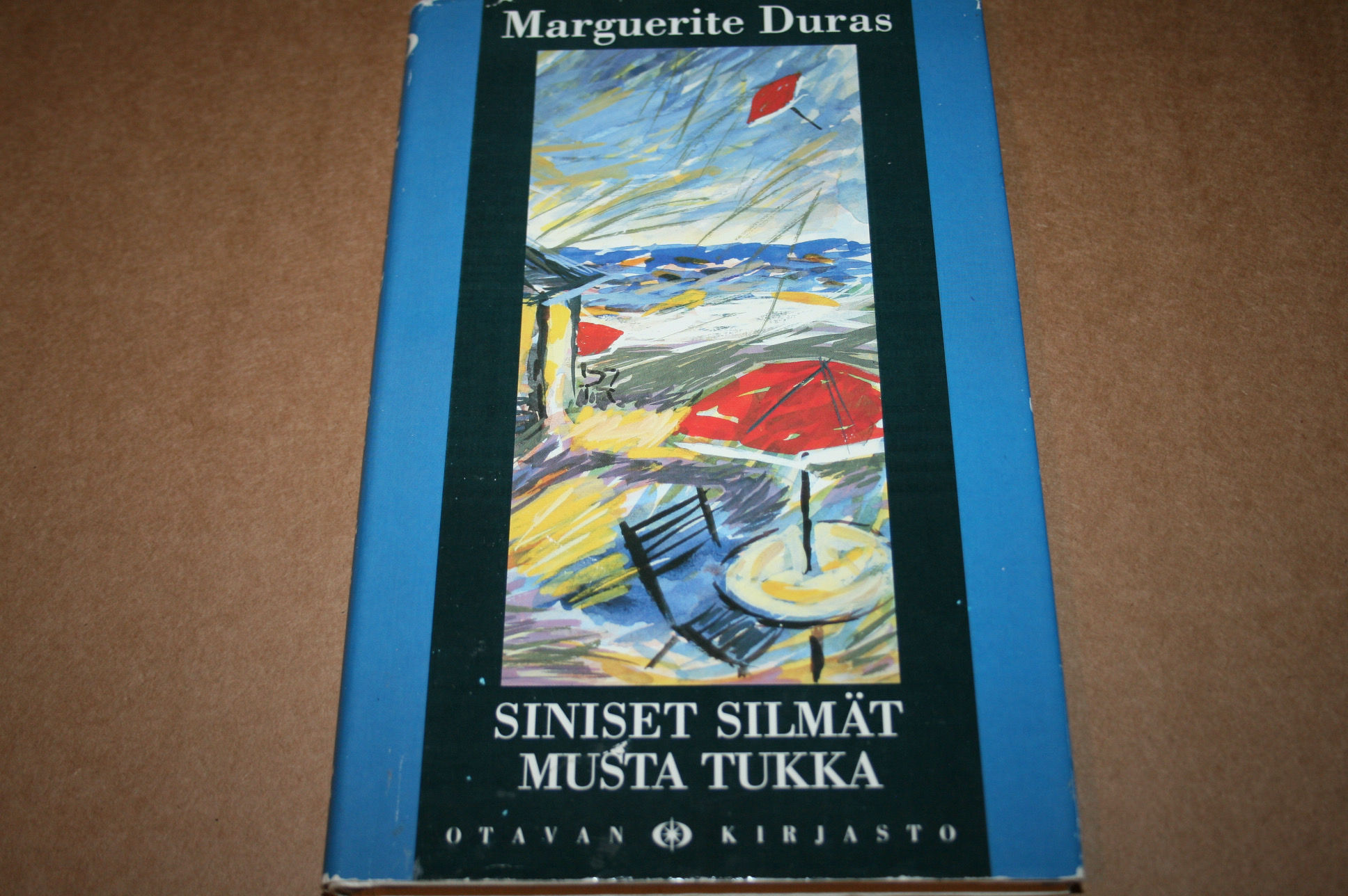 Duras, Marguerite: Siniset silmät, musta tukka