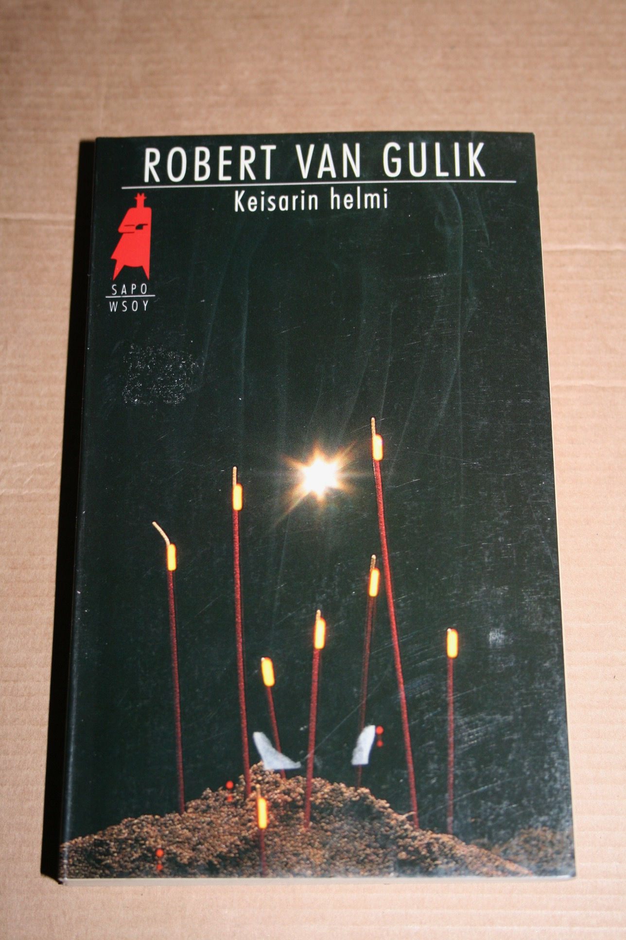 Gulik, Robert van: Keisarin helmi