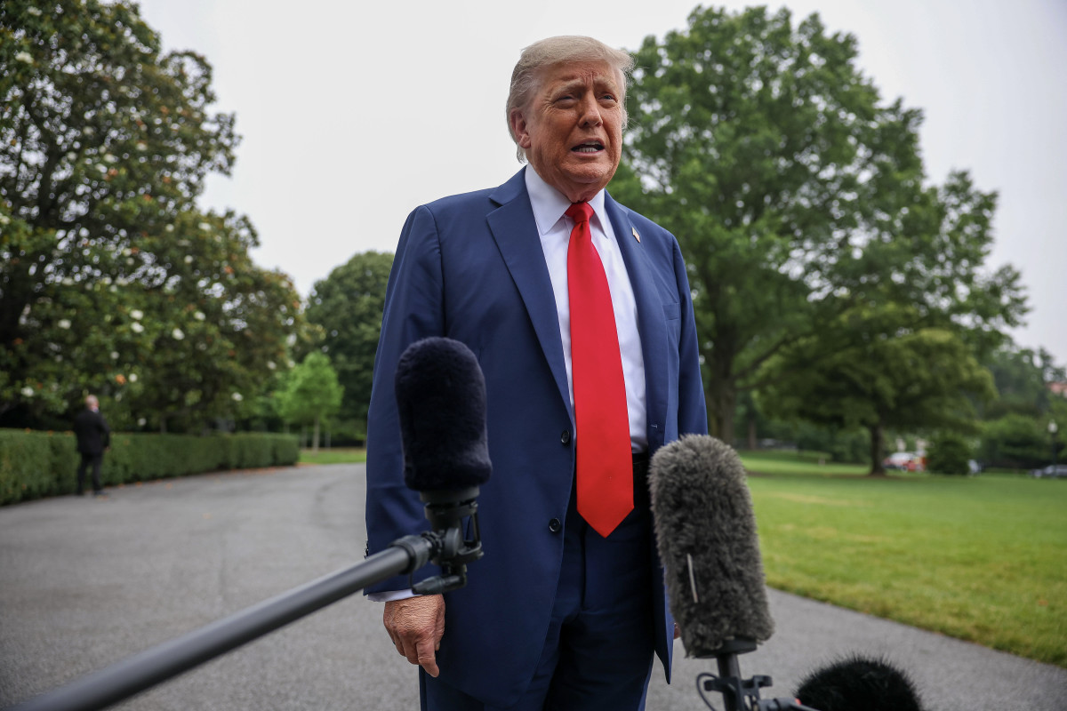 trump_announces_25_tariff_on_imported_medium_and_heavyduty_trucks_