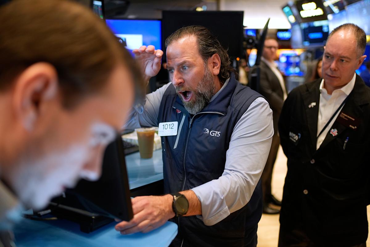 wall_street_reacts_to_trumps_tariff_plan_amid_growing_recession_fears_
