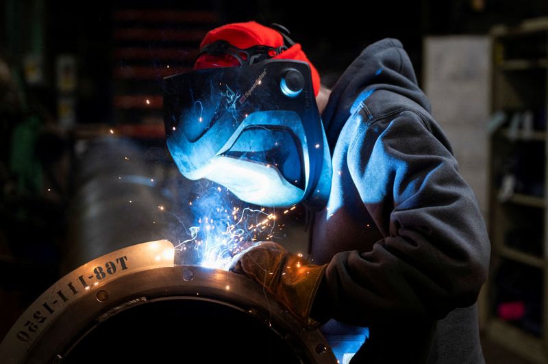 us_manufacturing_sector_struggles_amid_ongoing_tariff_challenges_