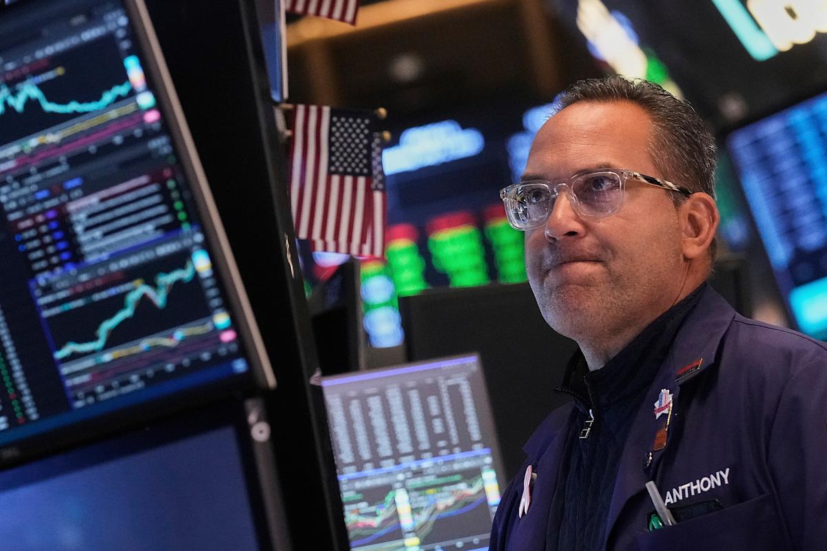 us_stocks_decline_as_president_trump_threatens_new_tariffs_