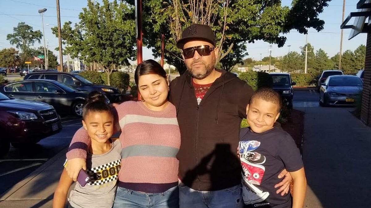 😡😡😡_ice_choked_this_father_to_death_in_texas