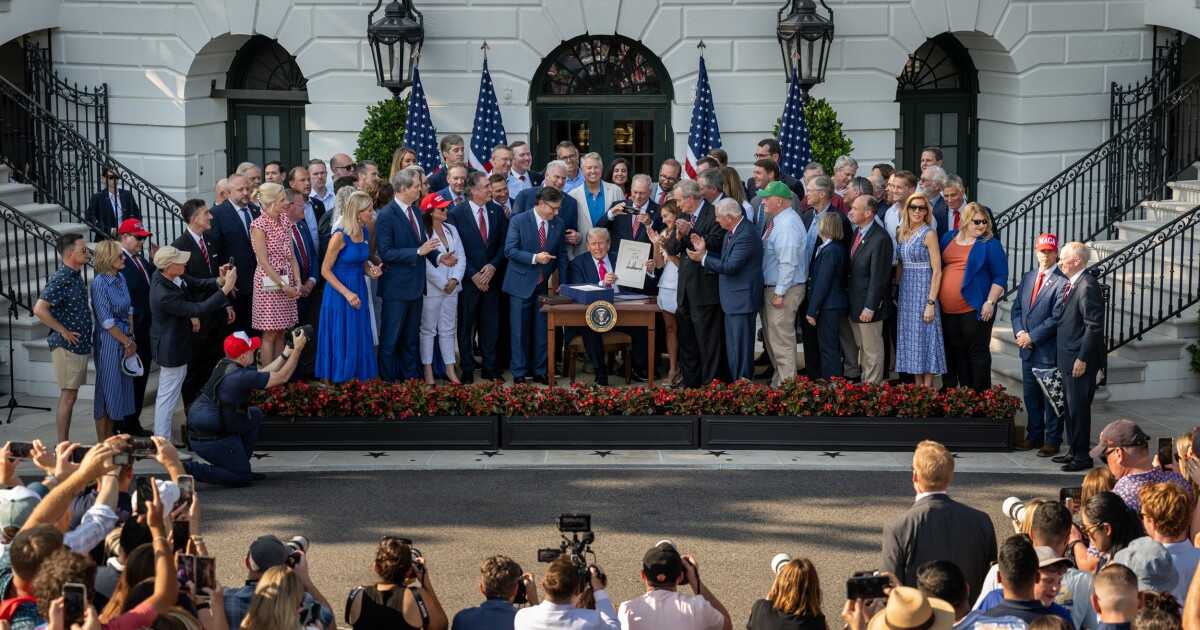 arizonas_budget_crisis_challenges_from_new_federal_tax_changes_