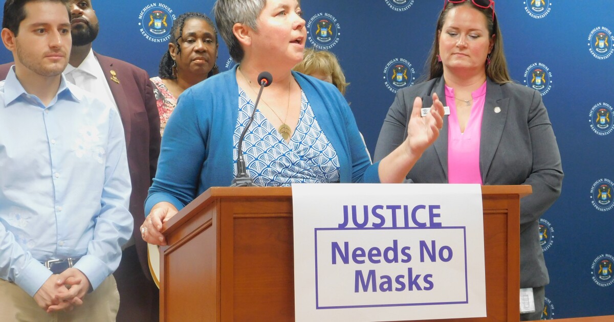 michigan_legislators_seek_to_ban_masks_for_law_enforcement_officers_