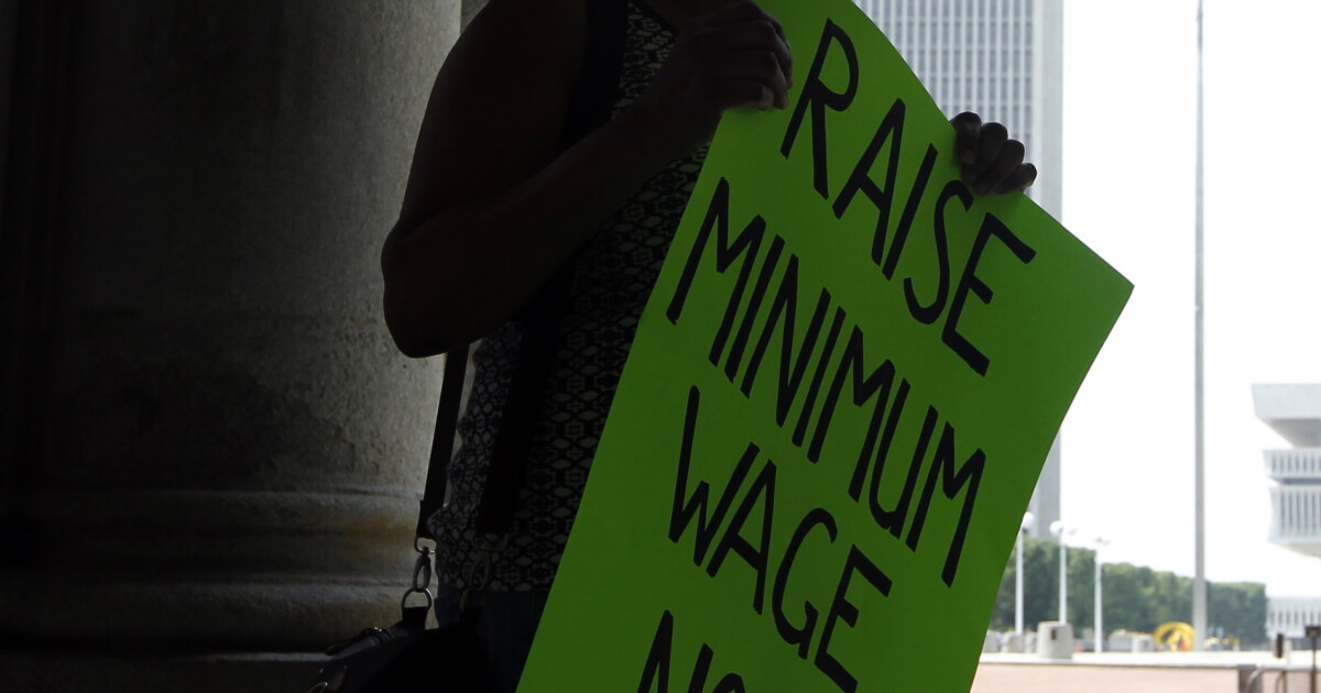 arizonas_minimum_wage_rises_to_1565_in_2024_amid_inflation_concerns_