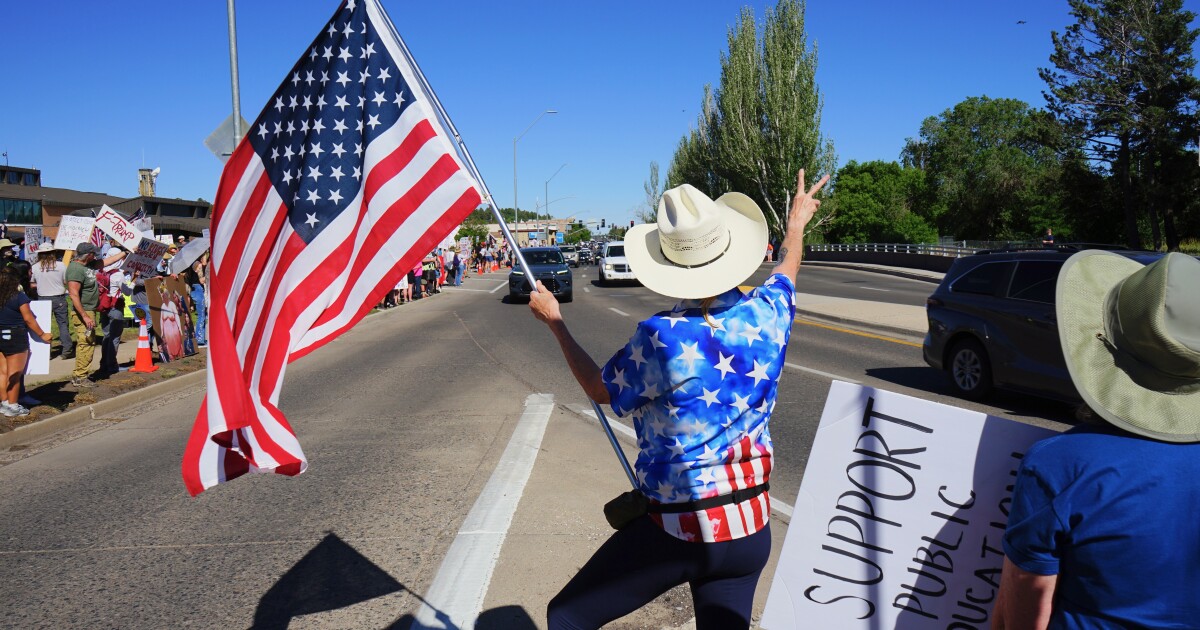thousands_unite_in_flagstaff_for_powerful_“no_kings”_protests_