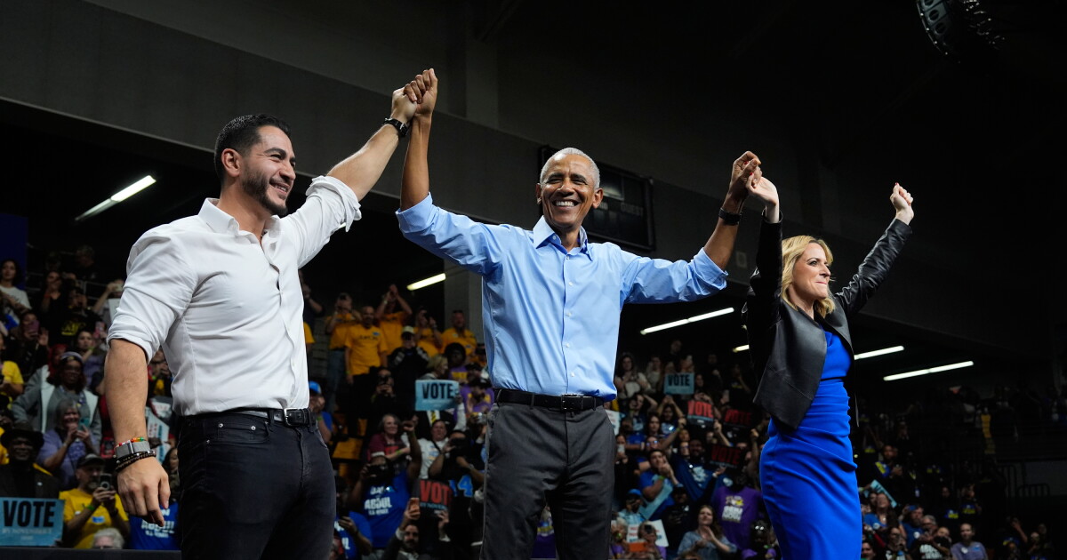 obama_energizes_michigan_democrats_rally_before_critical_elections_