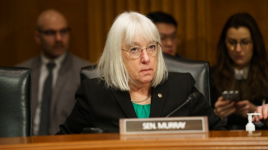 senator_patty_murray_addresses_tariff_impacts_on_vancouver_businesses_