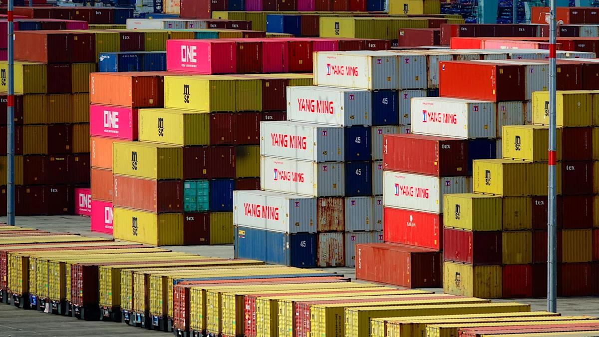 navigating_the_tariff_tsunami_strategies_for_business_adaptation_