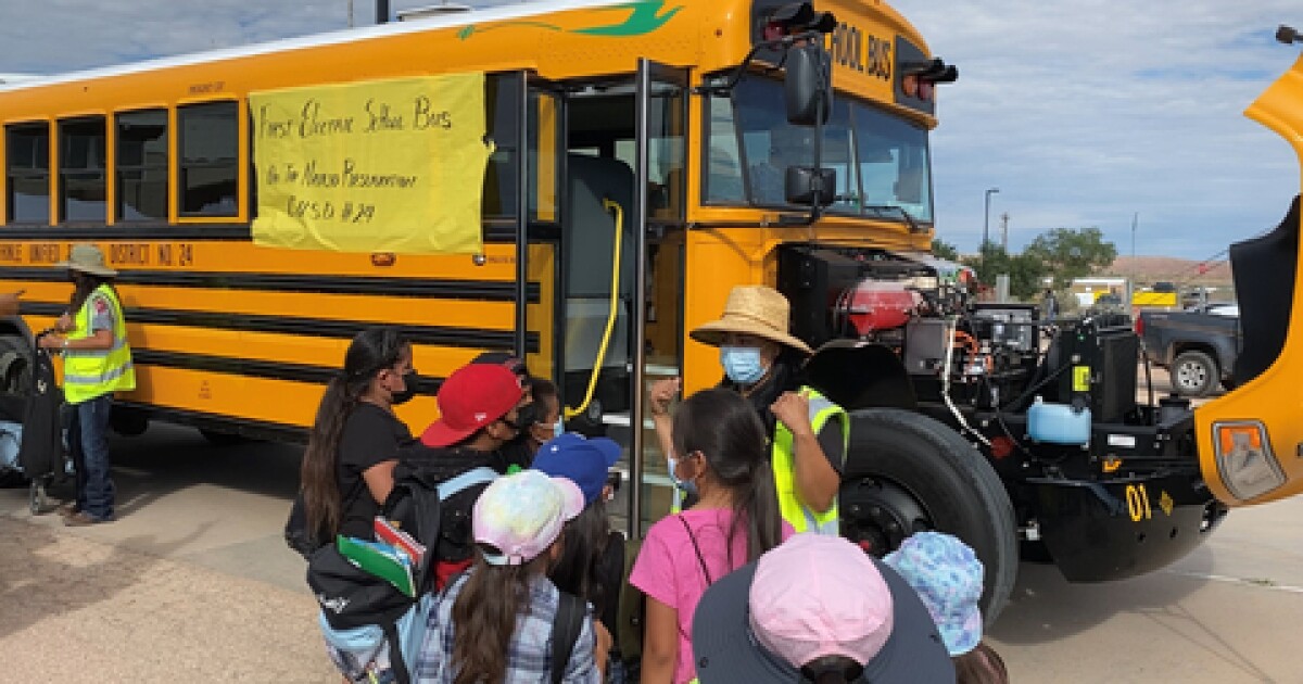 government_shutdown_hurts_navajo_schools_and_nutrition_aid_programs_
