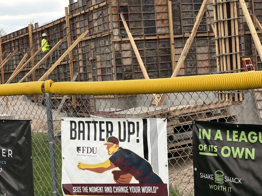 housing_starts_plunge_to_pandemic_lows_as_builder_confidence_wavers_