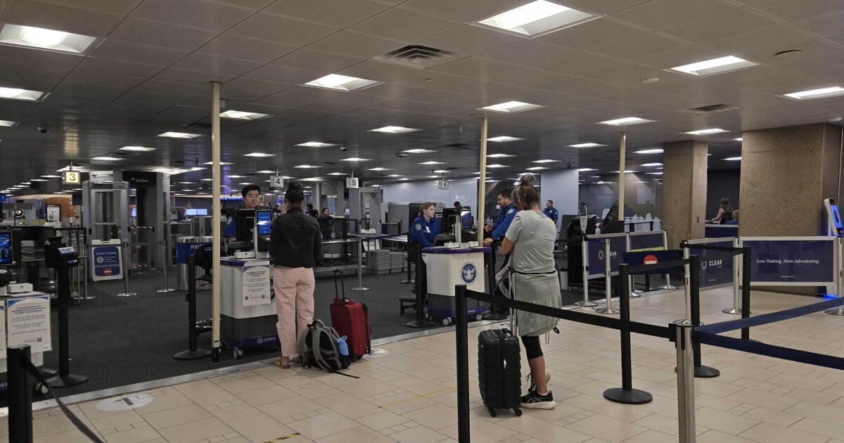 government_shutdown_leads_to_flight_delays_across_major_us_airports_