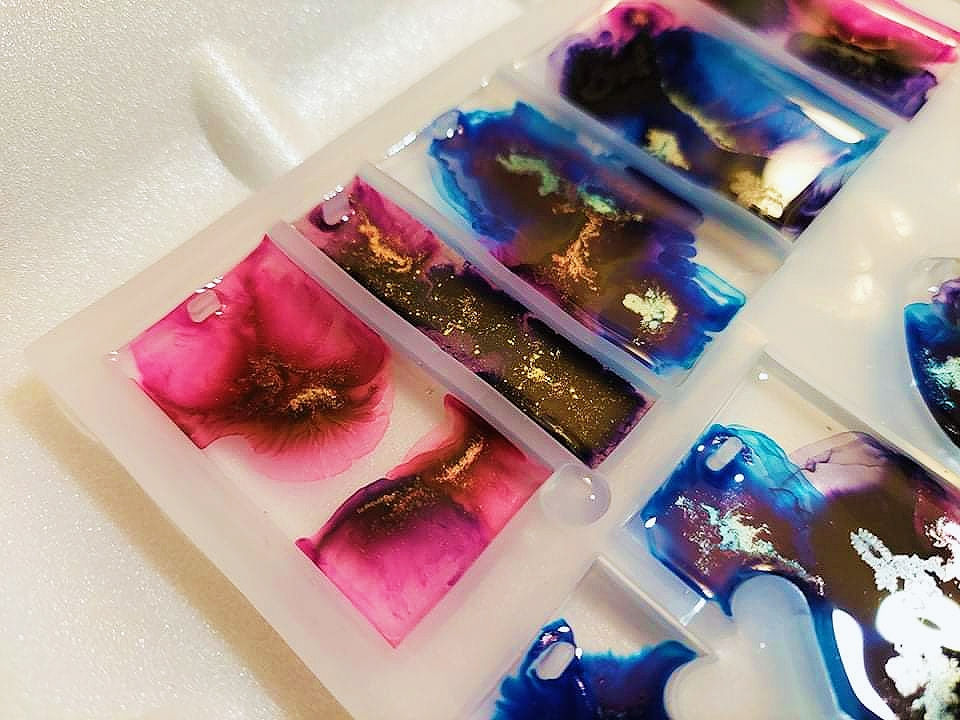 Mango Hill- Make x3 Sets of Resin and Alcohol Ink Jewellery!
