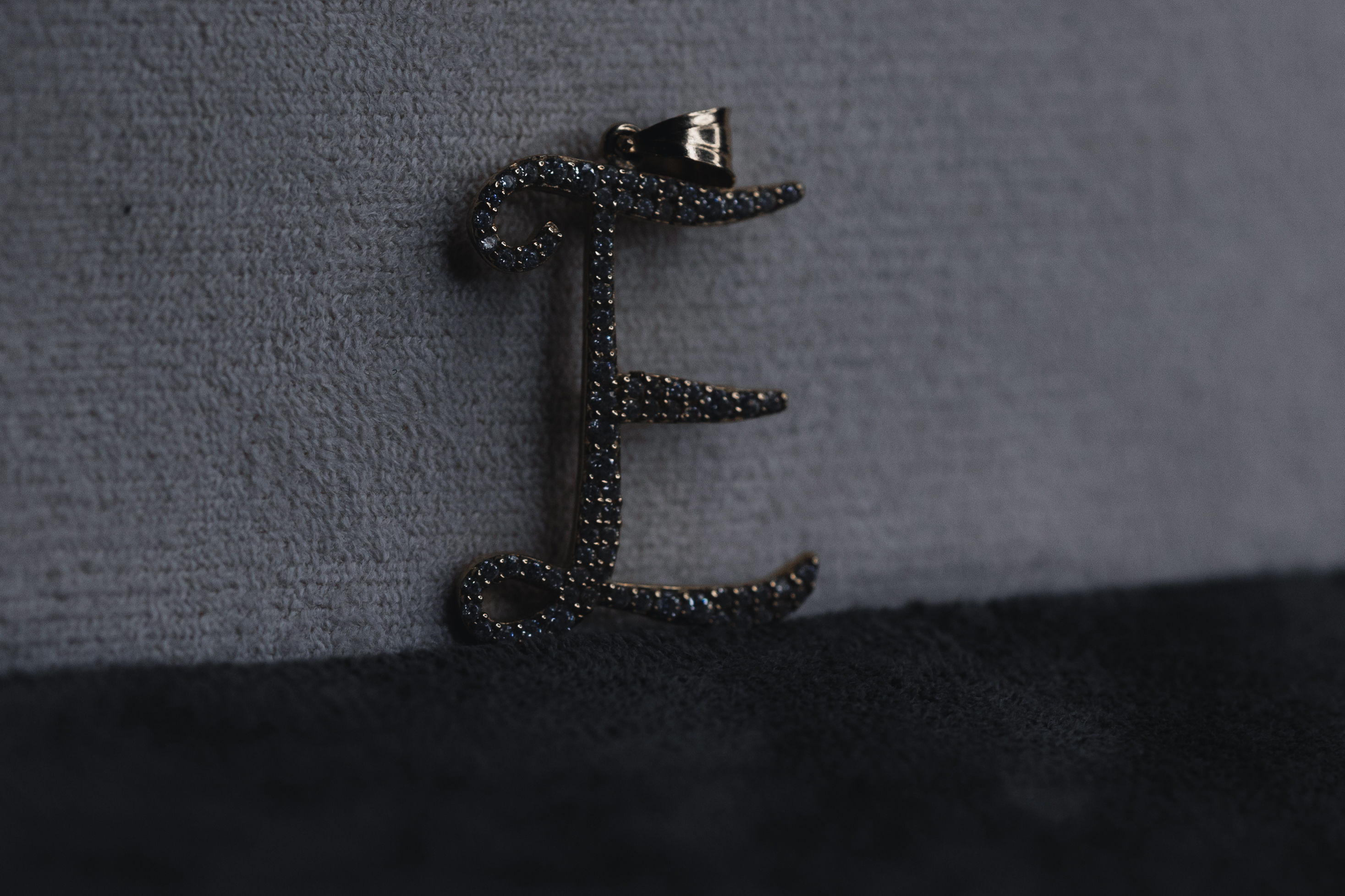 תליון "Letter E"