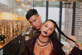 Emilia y Duki encienden la pasión en "Como Si No Importara"