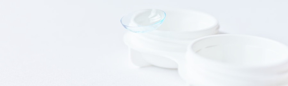 Nahaufnahme einer Halbjahreskontaktlinse