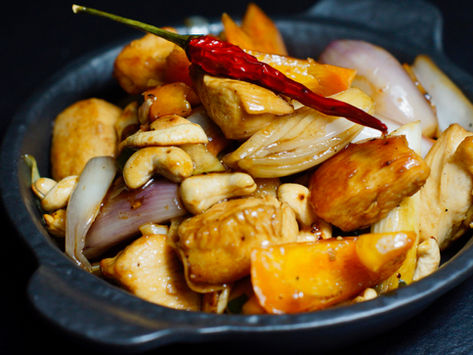 Gai Pad Med Mamuang - Gebratenes Hühnchen mit Cashewnüssen