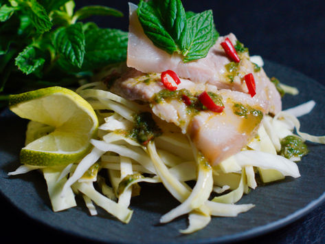 Moo Manao - Thailändisches scharfes Schweinefleisch in Knoblauch und Limette
