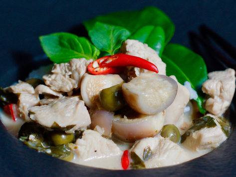 Gaeng Kiew Wan Gai - grünes Thai-Curry mit Hühnchen