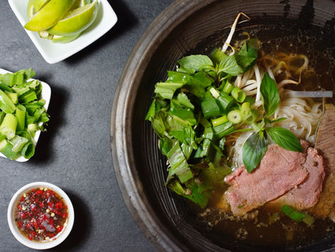Pho Bo - vietnamesische Nudelsuppe mit Rindfleisch