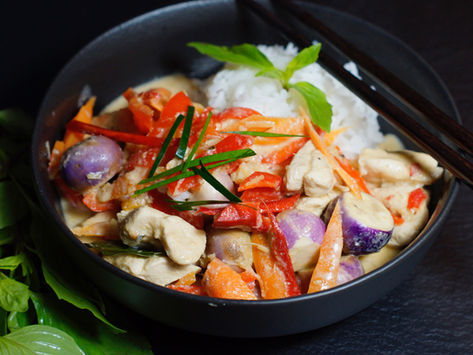 Gaeng Ped Gai - Rotes Thai-Curry mit Hühnchen