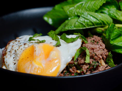 Pad Krapao - Gebratenes Rinderhackfleisch mit heiligem Basilikum