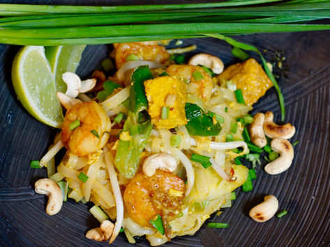 Pad Thai mit Tofu und Garnelen