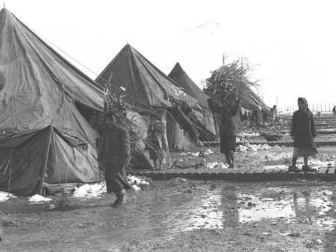 מבט אל העבר: ראש העין חשׂפה שיניים