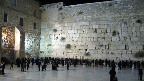 תפילת ערבית – חובה או רשות?