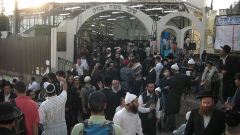 ומצח אשה זונה היה לך, מיאנת היכלם!