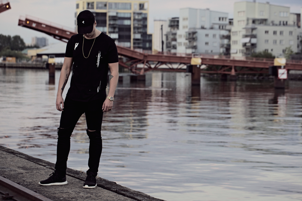 Midu Hoch streetwear clothing - Martin Nilsson - Noise t-shirt