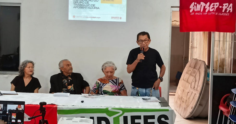 Mesa com representantes das entidades sindicais SINASEFE, SINDTIFES e SINTSEP-PA durante o lançamento do Fórum Estadual dos Servidores Públicos Federais Aposentados e Pensionistas do Estado do Pará. Foto: Douglas Diniz.