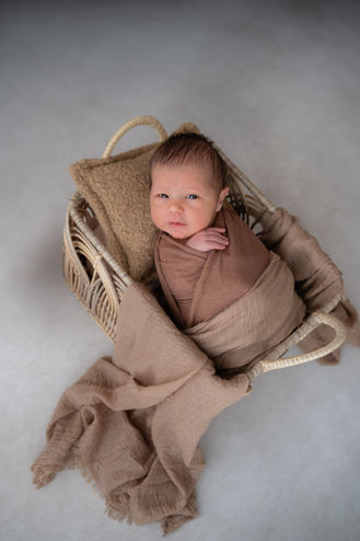 Newborn, Sabrina Uller, Familienfotografin, Fotogschichtl