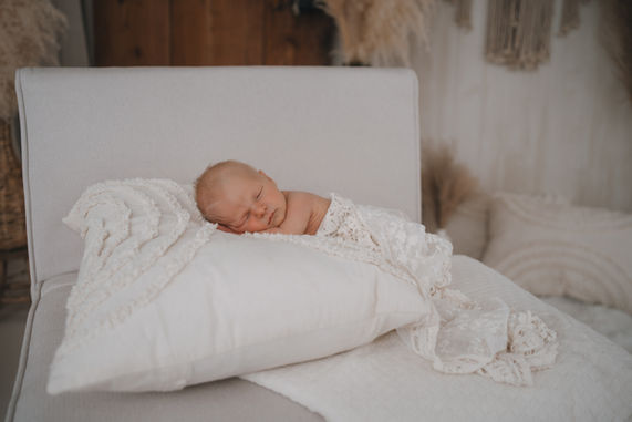Newborn, Sabrina Uller, Familienfotografin, Fotogschichtl