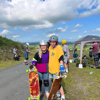 2 Girls with longboards smiling