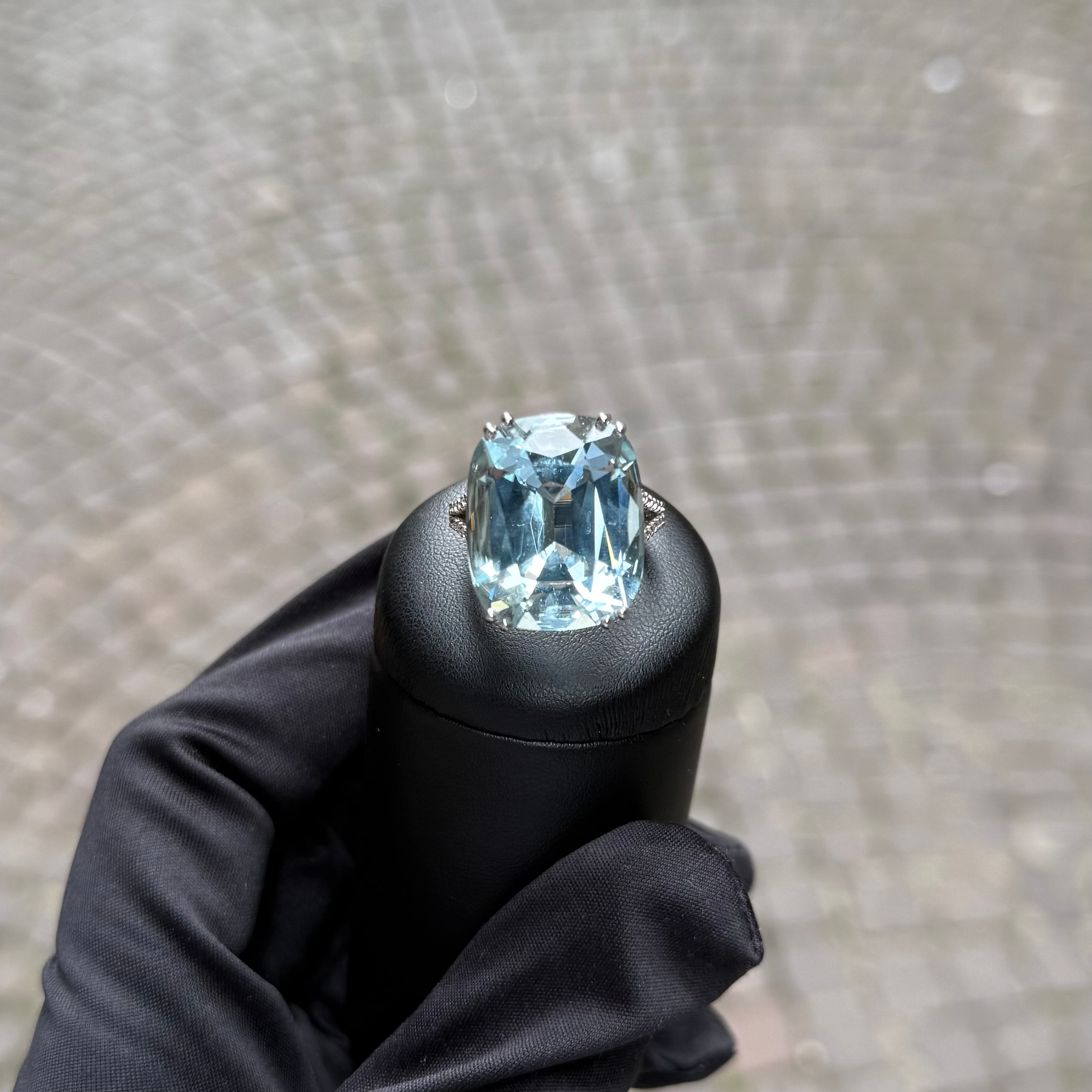 Anello con acquamarina