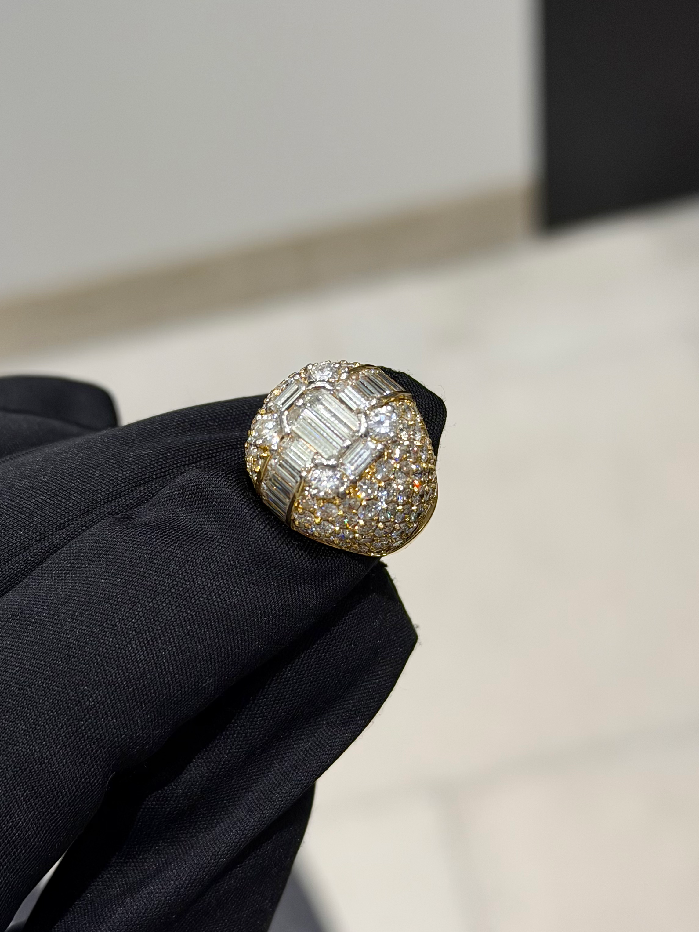 Anello da mignolo con diamanti