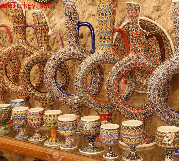 BOSSY FORTALECE CONEXÕES INTERNACIONAIS EM ENCONTRO CULTURAL NA CAPADÓCIA COM A HISTORIADORA MARIA EVA E O ARTISTA TURCO ISMAIL SEVER 