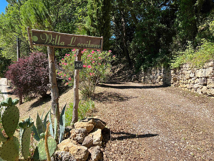 Chemin entrée Villa L'occitane