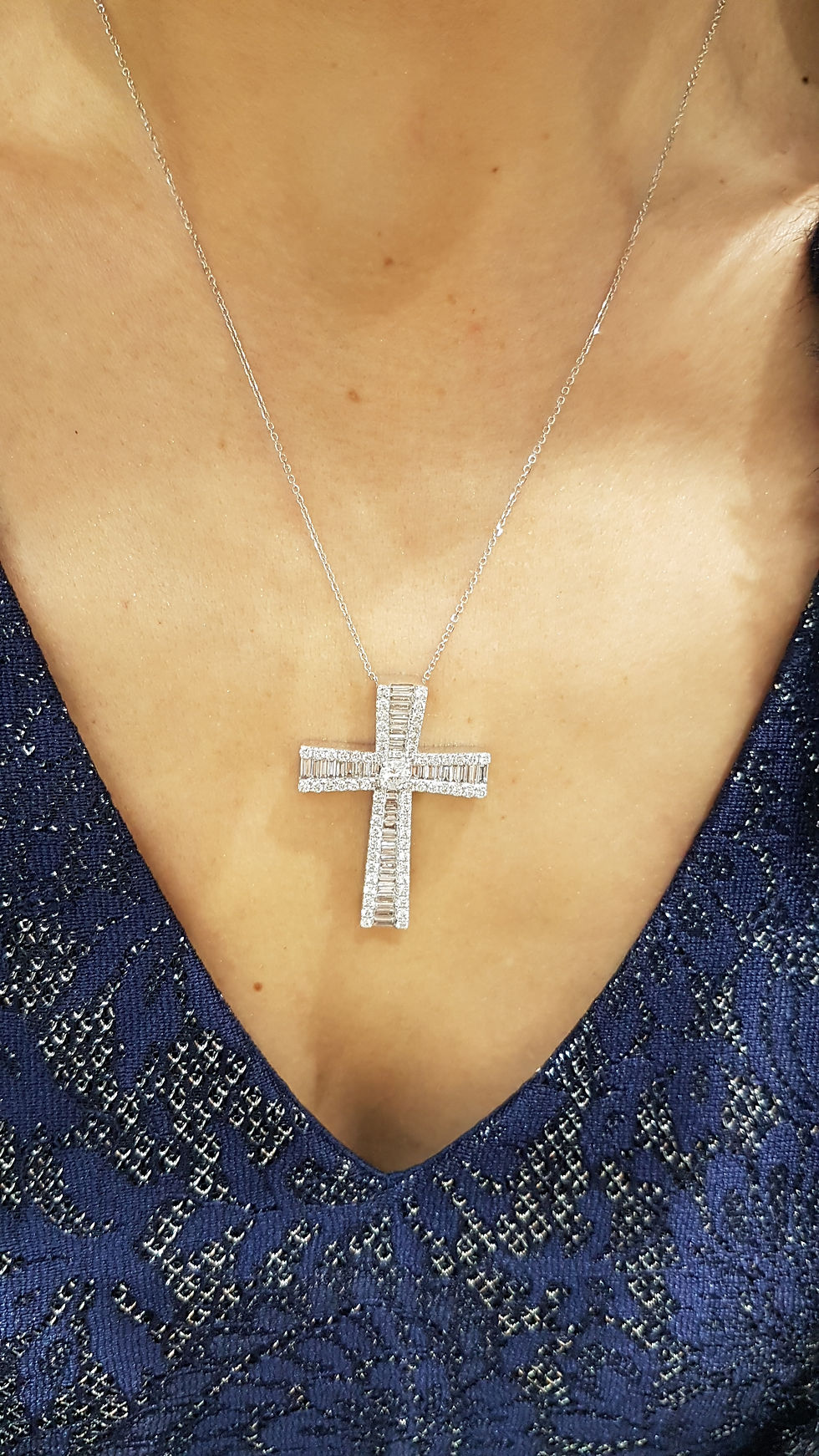Thumbnail: 9ct Diamond Cross
