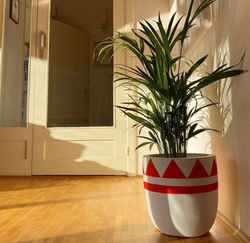 Queenie Pow Pot in red